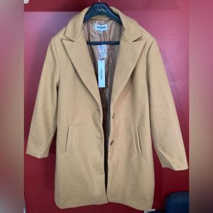 Vigoss NWT Tan Trench Coat, size women’s M.